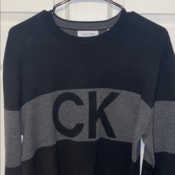 Calvin Klein Sweater - Picture 8 of 8